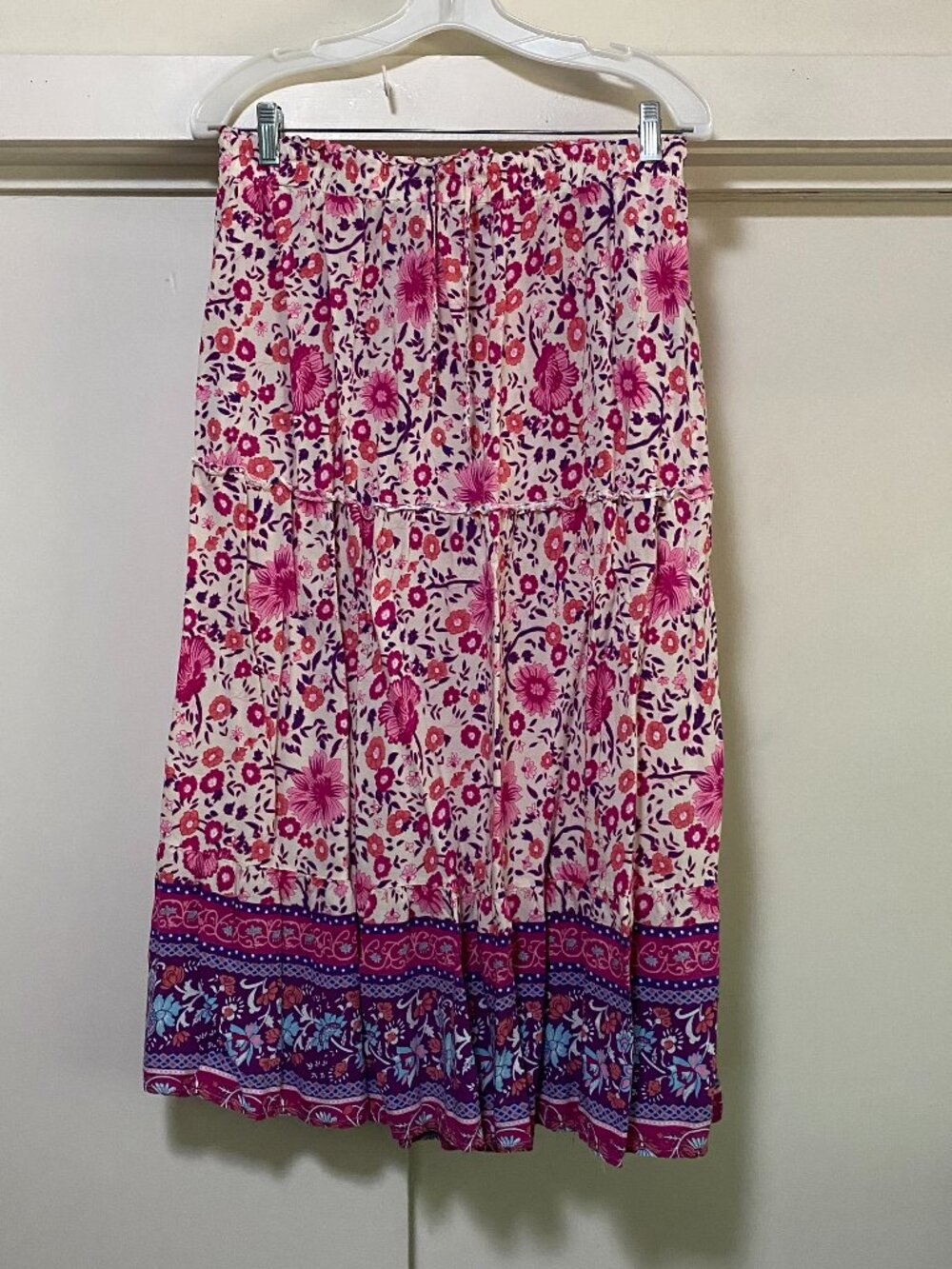 Merokeety, stretch waist, Boho floral skirt w/contrasting bottom, size XL